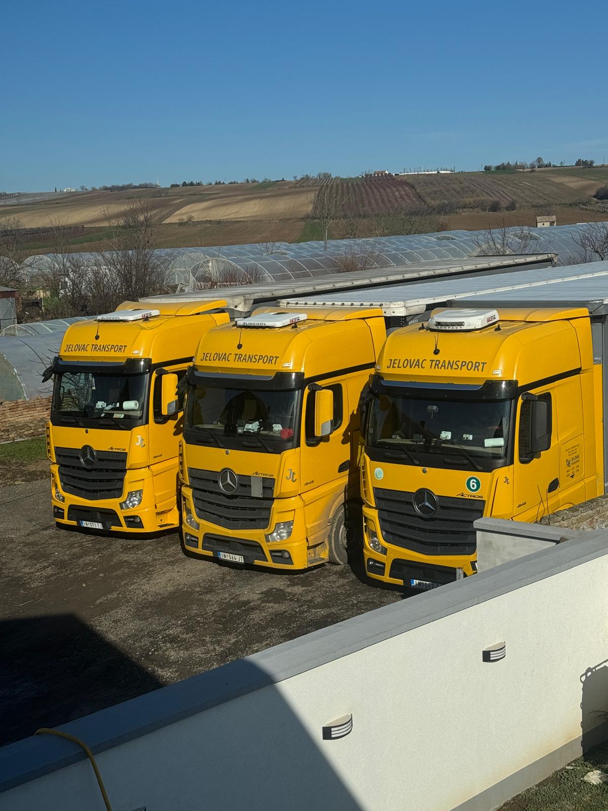 Žuti Mercedes-Benz kamion Jelovac Transport